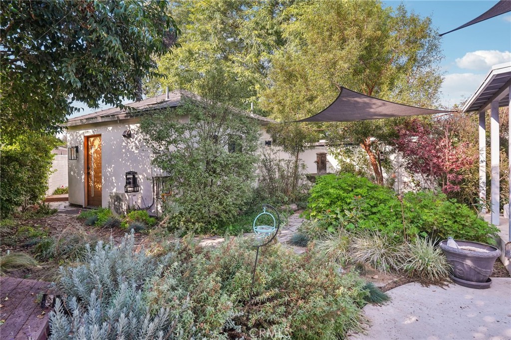 a view of a house with a yard and plants