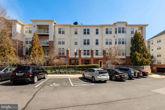 $2,400 | 2921 Deer Hollow Way, Unit 116 | Oakton