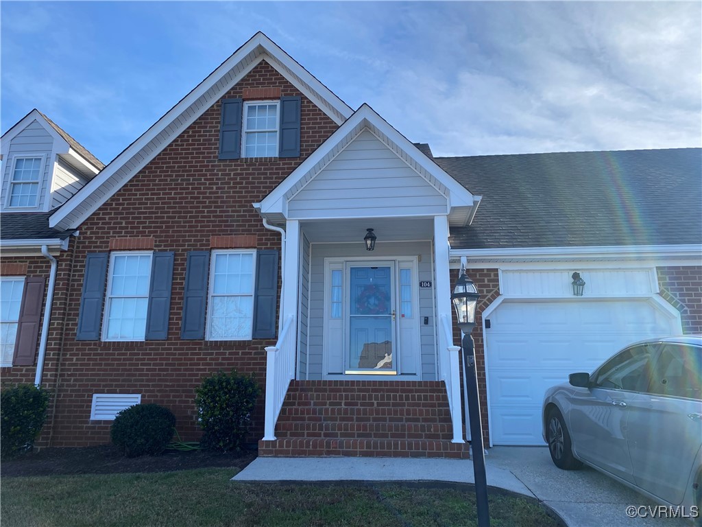 View of front of house featuring a garage