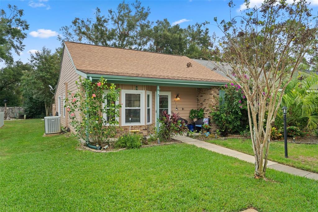 a view of a house with backyard and garden