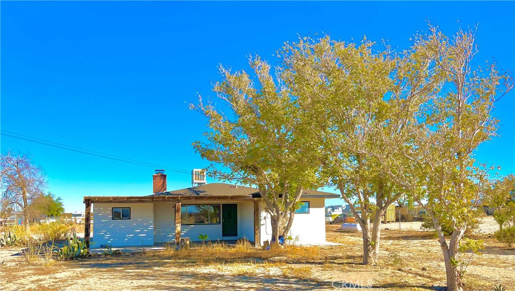 a view of a house with a big yard