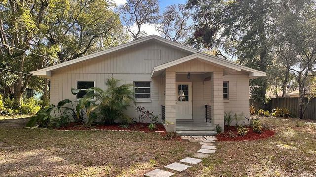 $1,600 | 732 East Arizona Avenue | DeLand