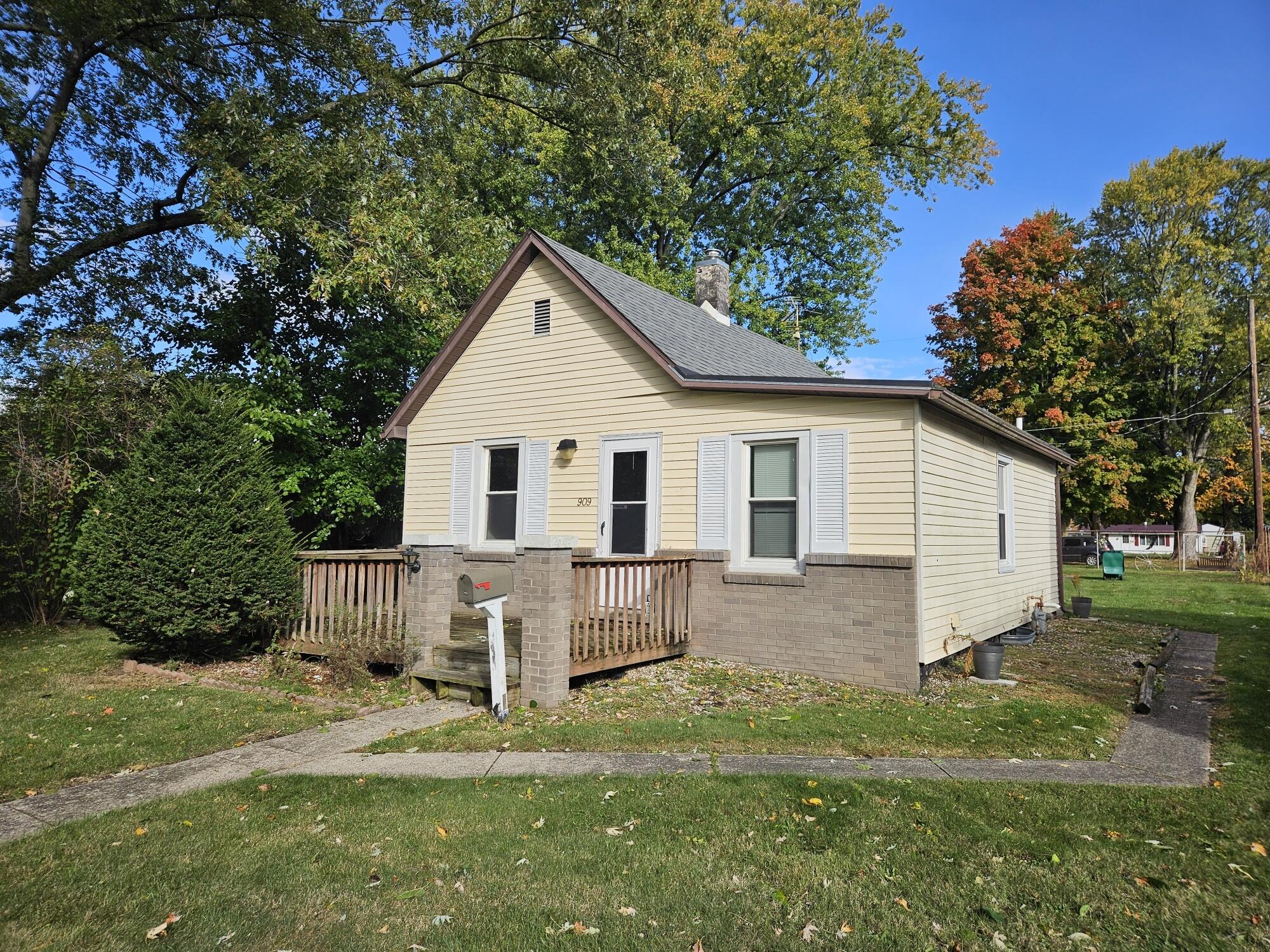 a view of a house with a yard