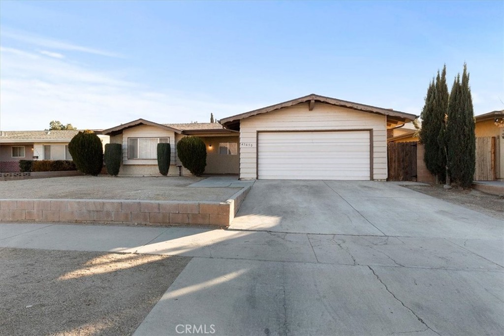 a view of a house with a yard and garage