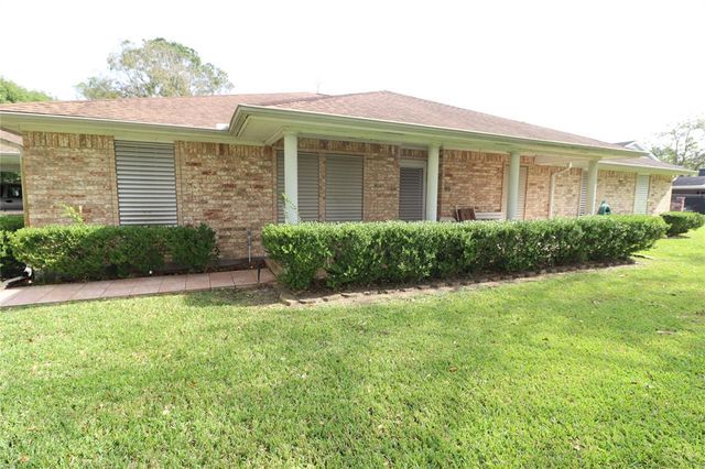 $325,000 | 102 North Noble Road | Texas City