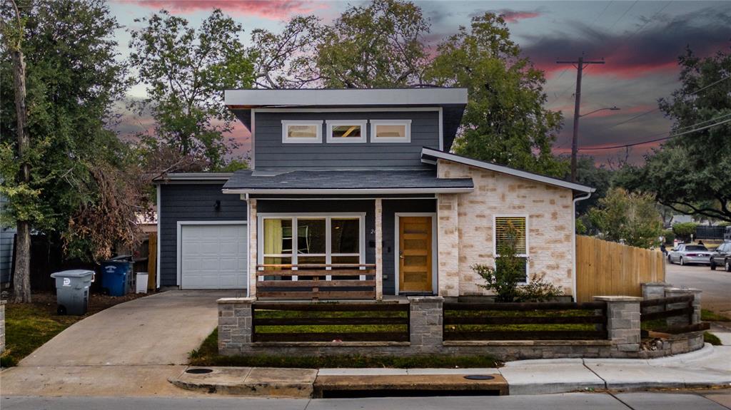 a view of a house with a yard and plants