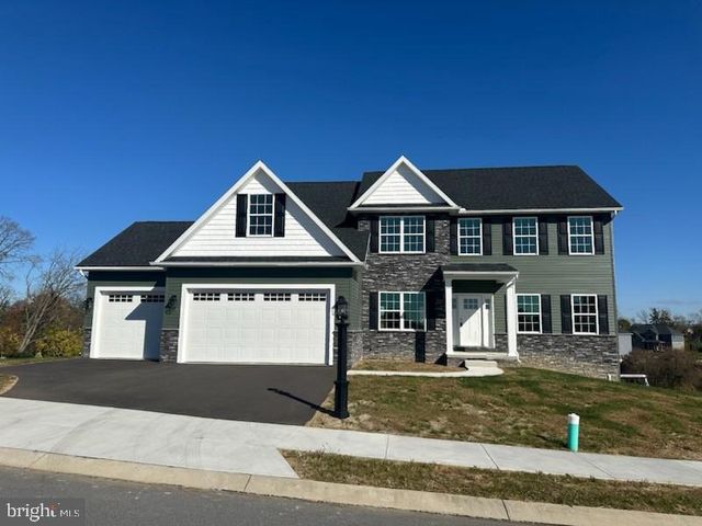 $589,900 | 427 Delanie Drive | Antrim Township - Franklin County