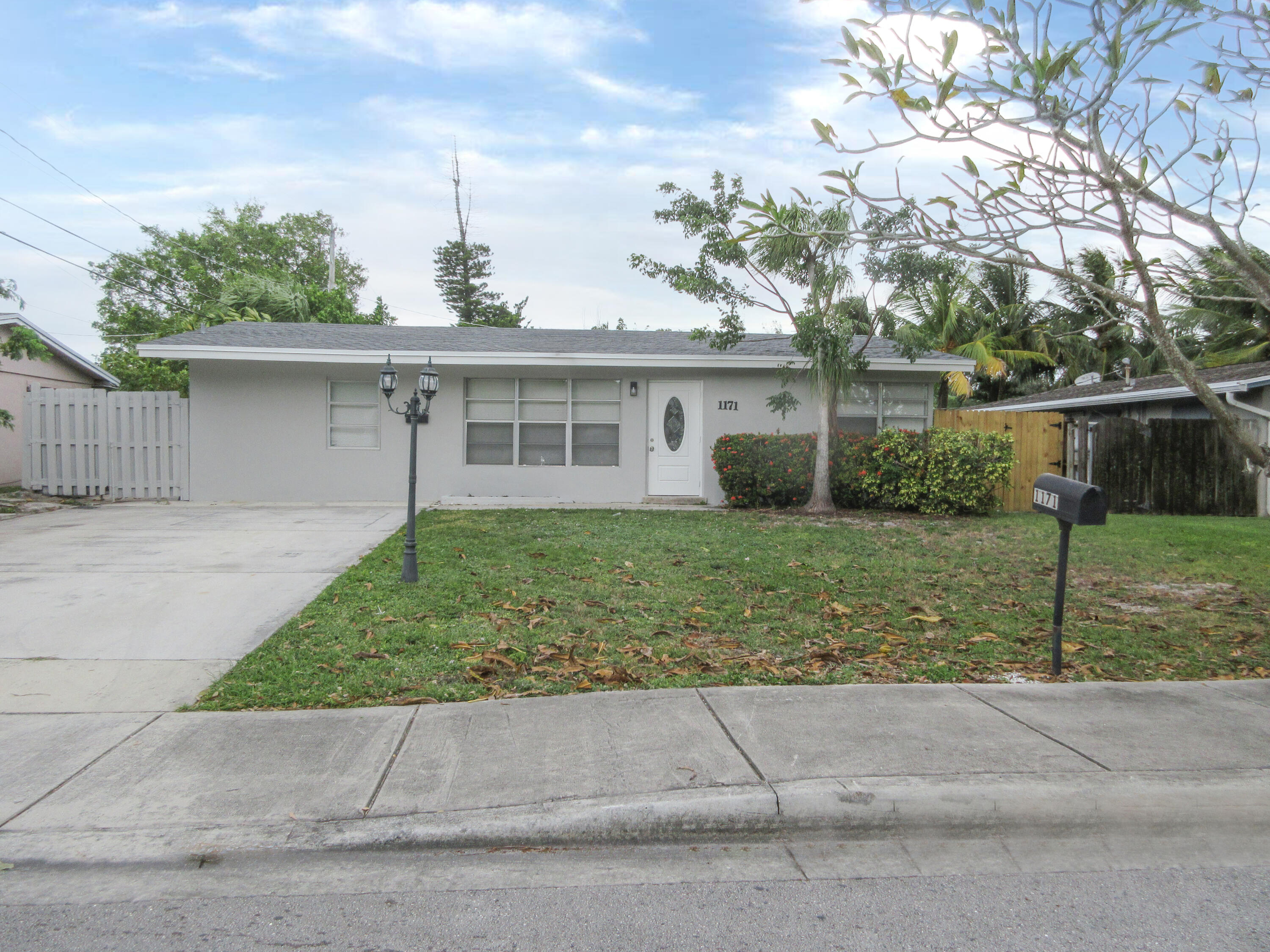 front view of house with a yard