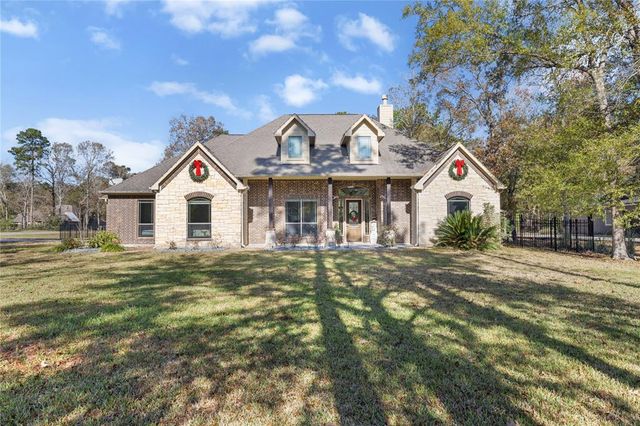 $639,500 | 807 Commons Lake Edge Drive | Commons of Lake Houston