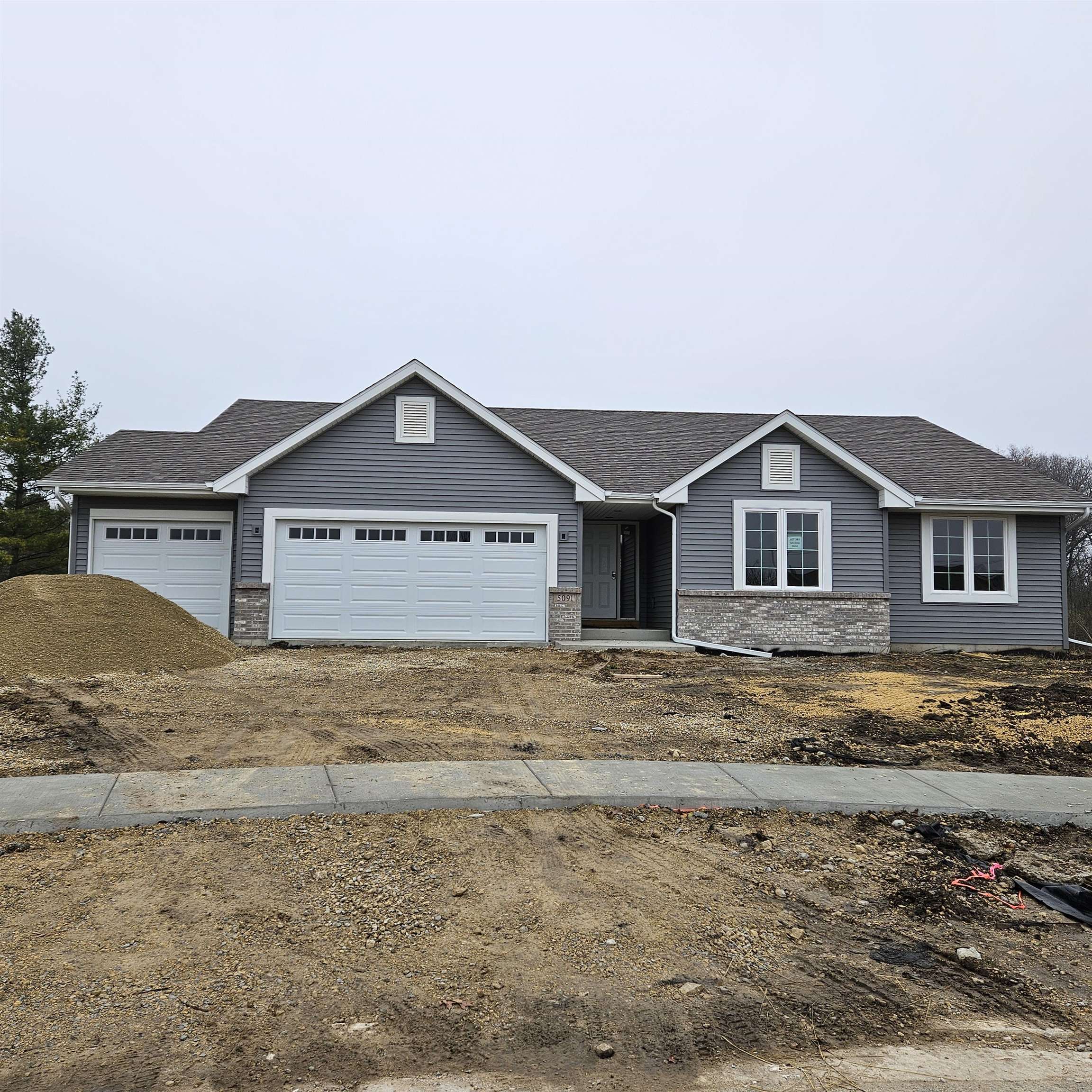 a view of front of house with a yard