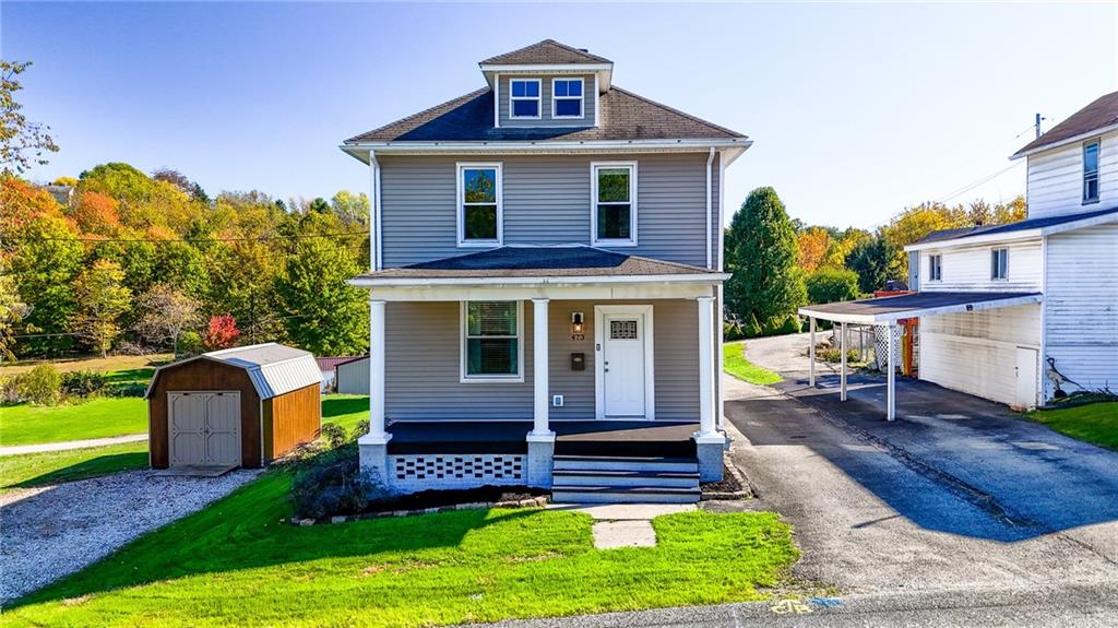 a view of house with a yard