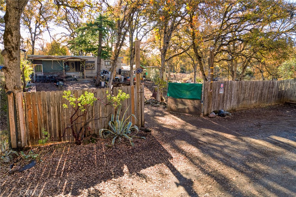 a view of a house with backyard and trees