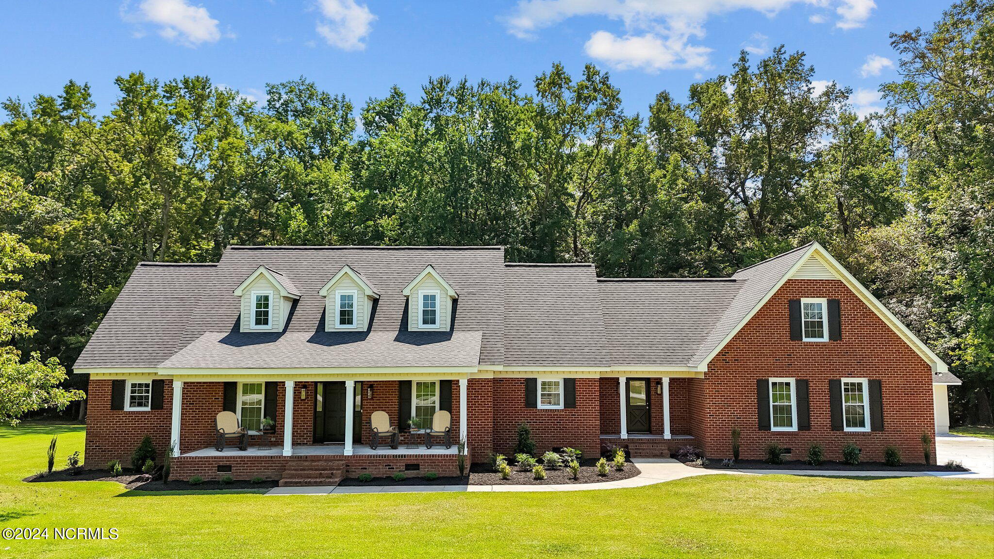 52-web-or-mls-Front Porch