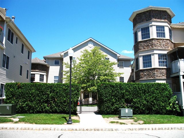 $900,000 | 6 Horizon Court, Unit 101 | Monsey