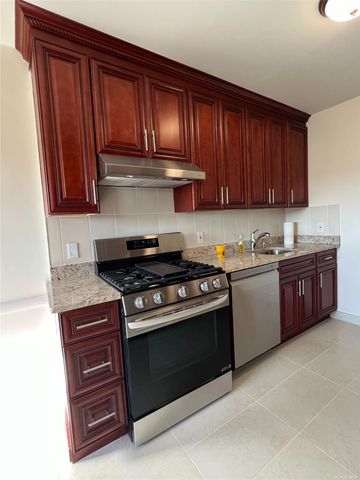 $2,800 | 59-37 72nd Street, Unit 3 | Maspeth