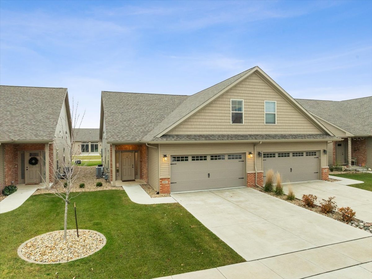 a view of a house with a backyard