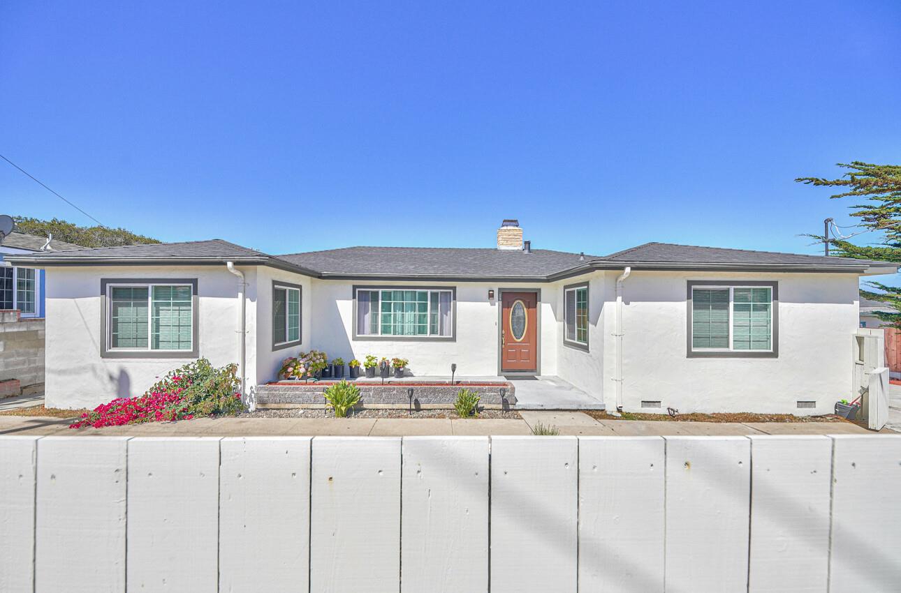 a view of a house with a backyard