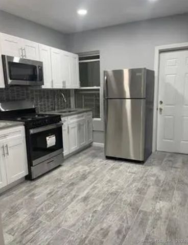 $2,300 | 1220 Pembroke Street, Unit 3R | East Side