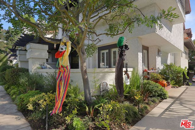 $1,490,000 | 17226 Palisades Circle | Pacific Palisades