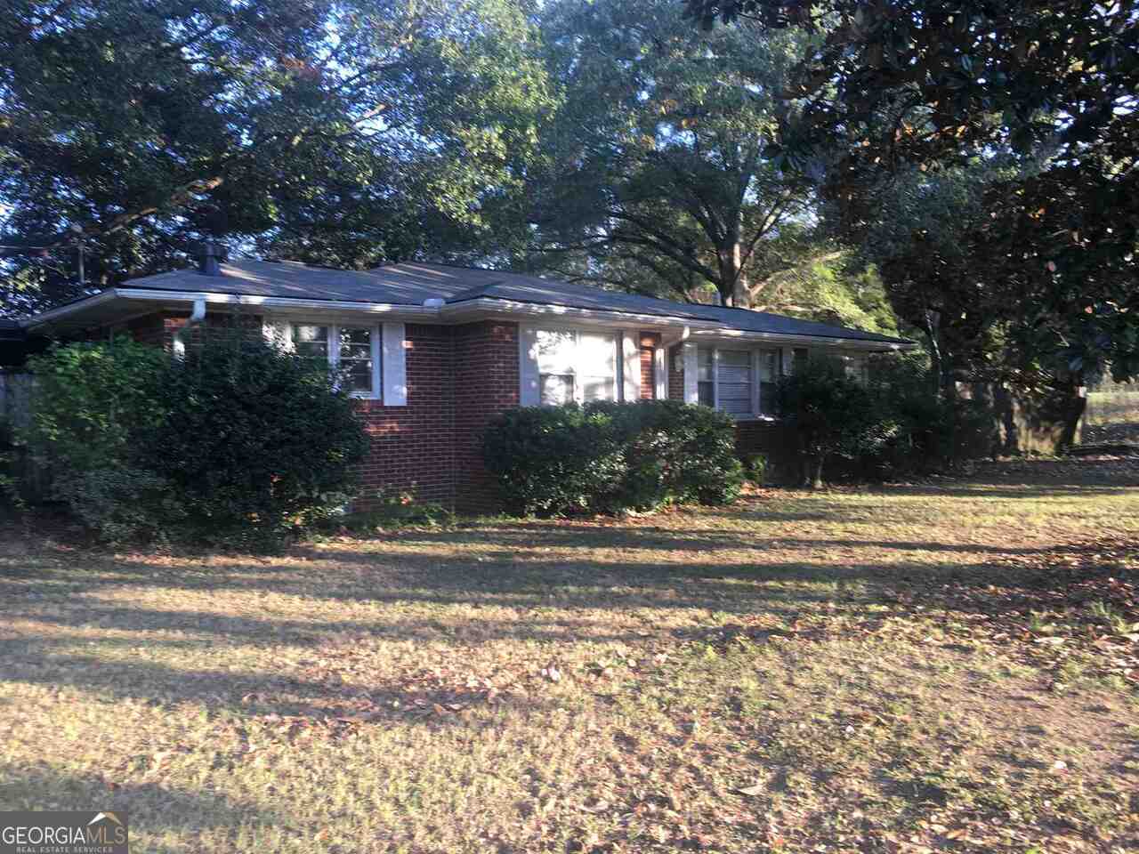 a front view of house with yard