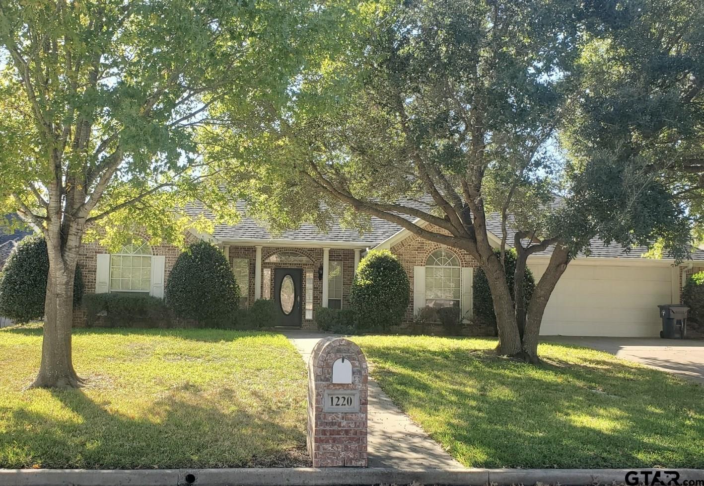 a front view of house with yard