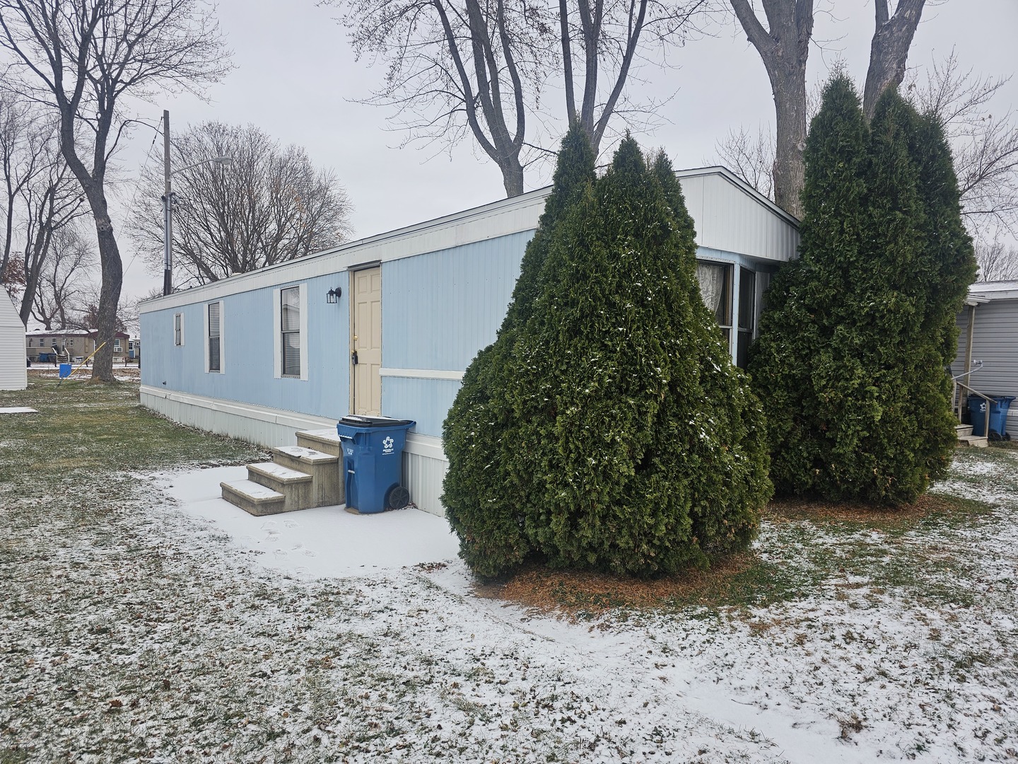 a view of a house with backyard and a tree