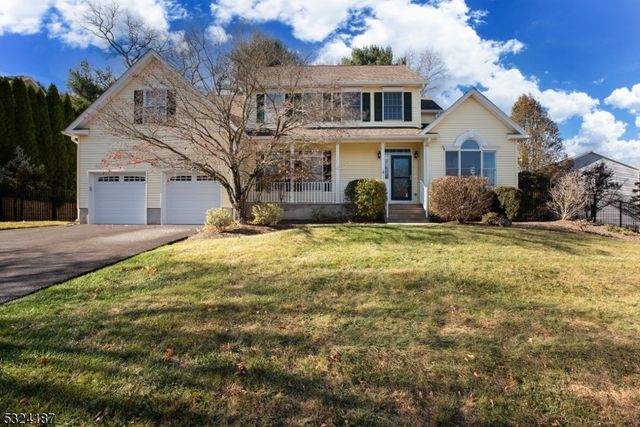 $729,000 | 15 Fieldstone Drive | Clinton