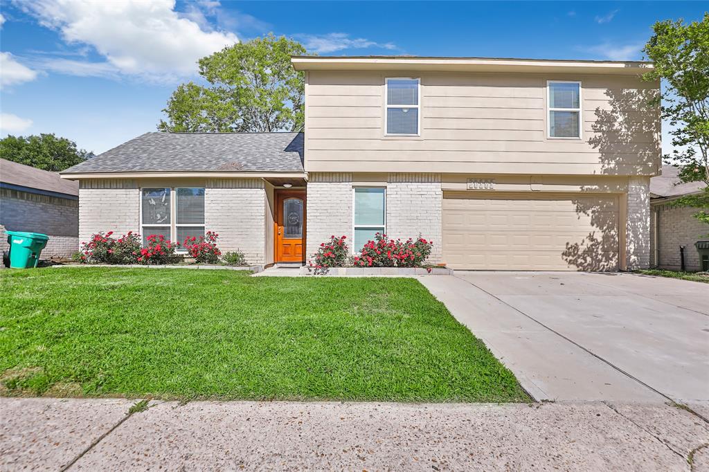 a front view of house with yard