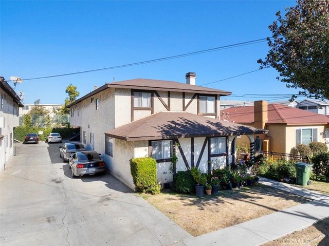 $995,000 | 3733 West 132nd Street | East Hawthorne