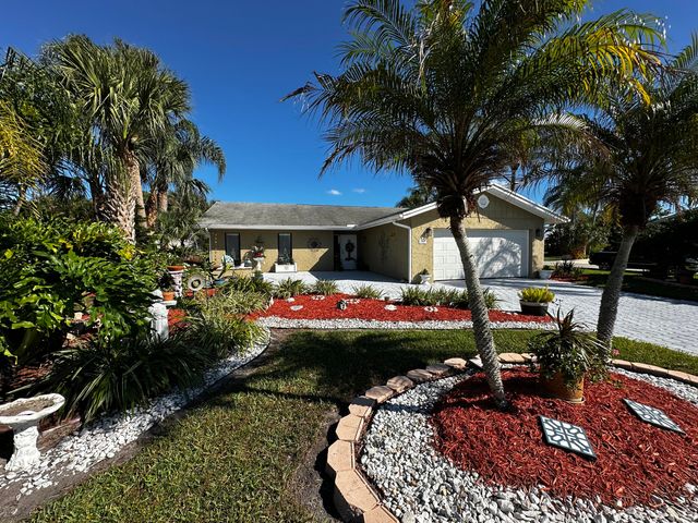 $475,000 | 1417 Southeast Cambridge Drive | Sandpiper Bay