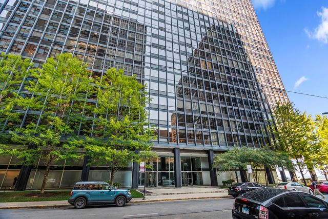 $285,000 | 900 North Lake Shore Drive, Unit 1210 | Near North Side