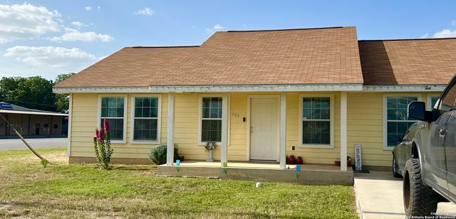 $230,000 | 400 East Brazos Street | Uvalde