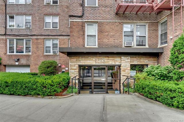 $249,000 | 4265 Webster Avenue, Unit 4D | Woodlawn Heights