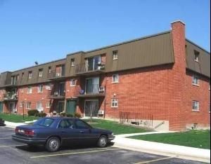 $159,900 | 574 Fairway View Drive, Unit 33L | Wheeling