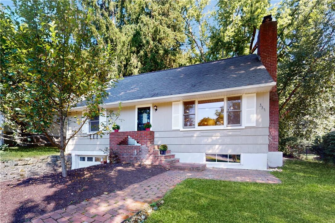 a view of a house with a yard