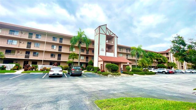 $220,000 | 7301 Amberly Lane, Unit 409 | Villages of Oriole