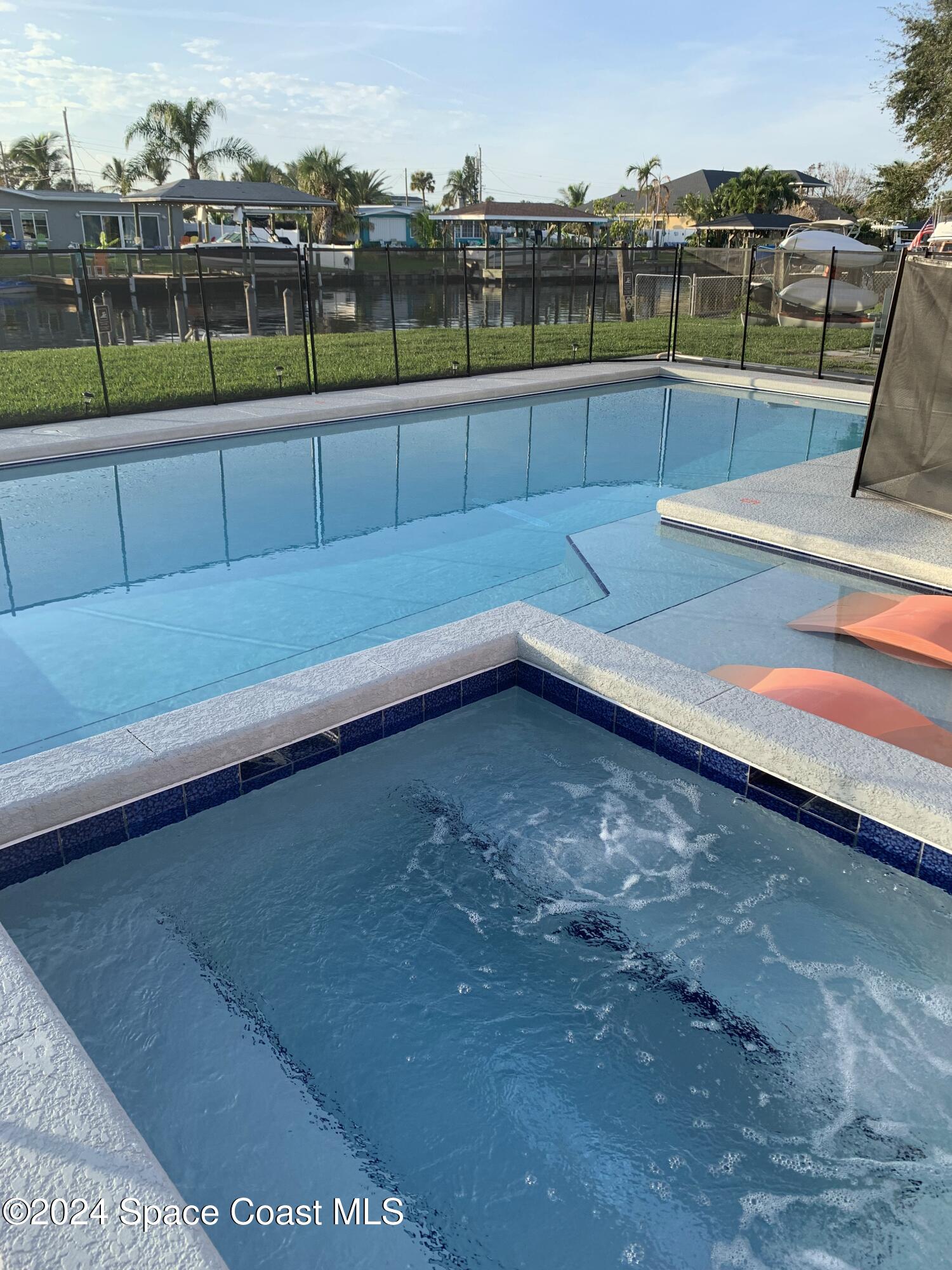 Relaxing Pool and Hot Tub