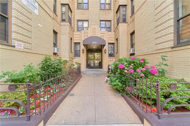 $175,000 | 2962 Decatur Avenue, Unit 4D | Bedford Park