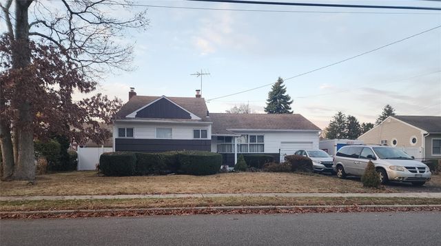 $599,990 | 121 Ontario Avenue | Massapequa