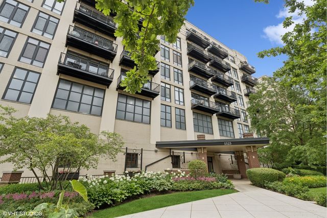 $339,900 | 1525 South Sangamon Street, Unit 305P | University Village East