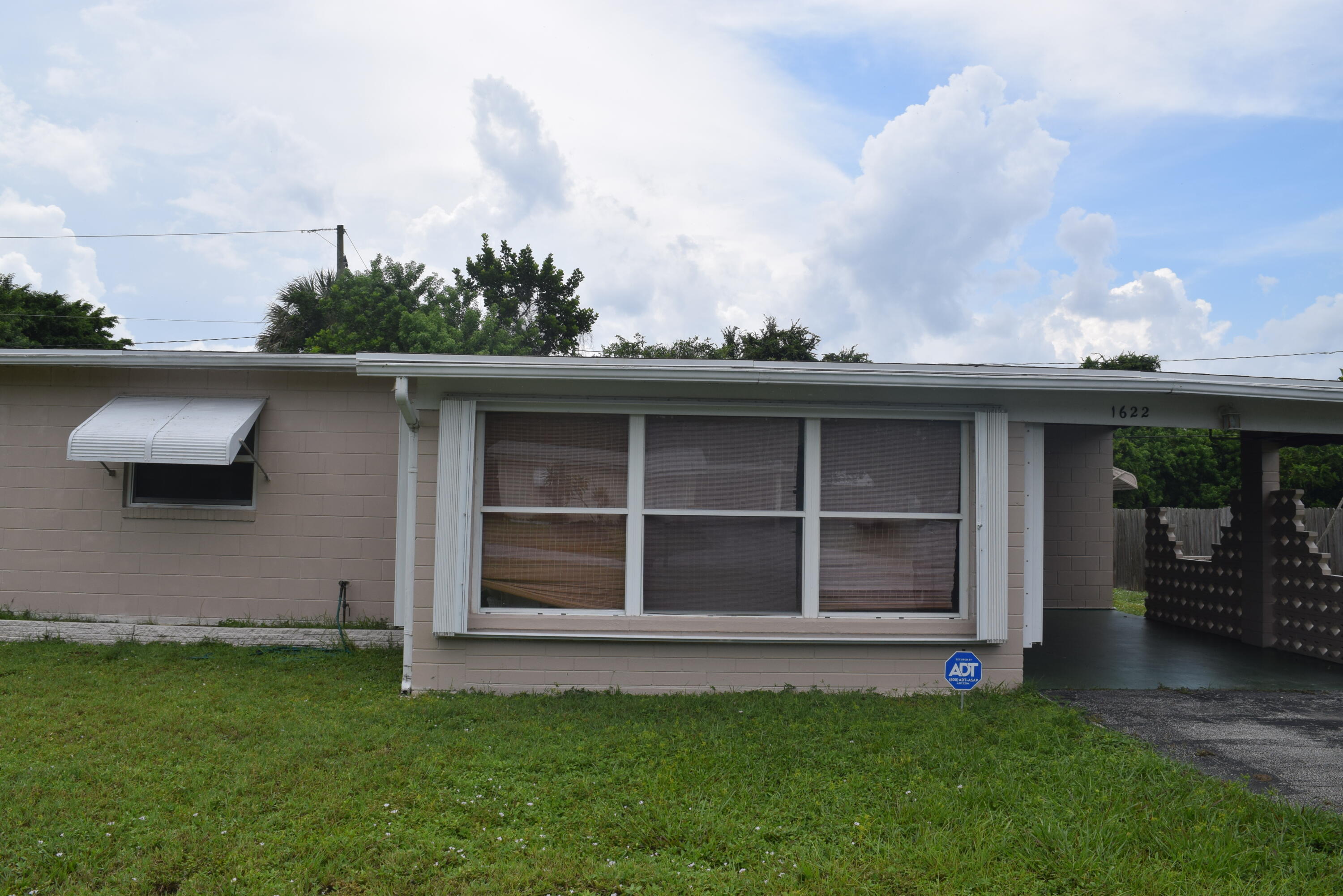 a view of a back yard of the house