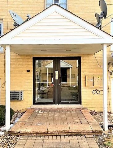 $119,900 | 6630 West 95th Street, Unit 1A | Oak Lawn