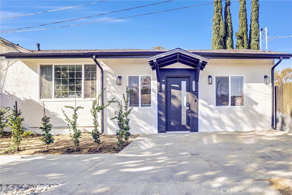 a view of house with a outdoor space