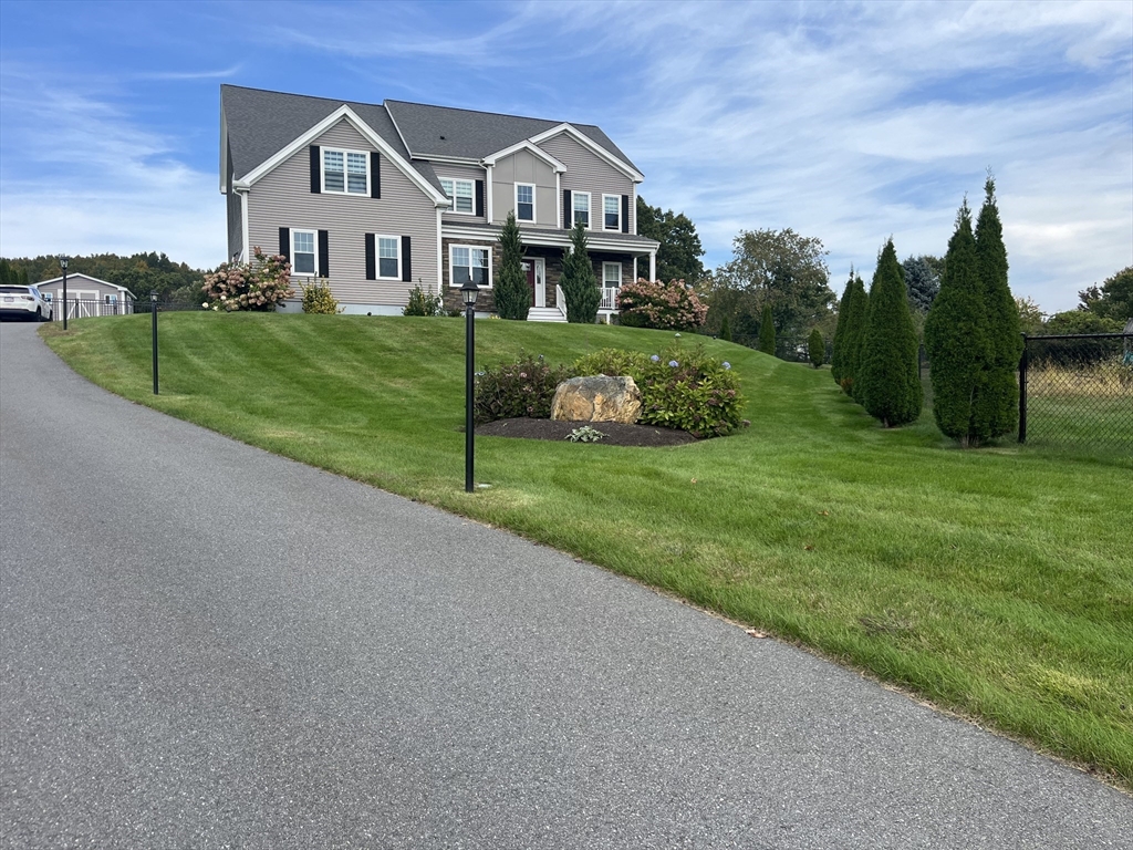 a view of house with garden and trees