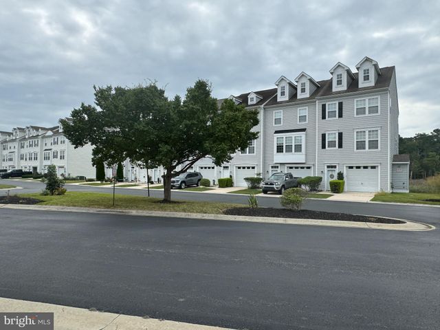 $1,850 | 35808 South Gloucester Circle, Unit B25 | Long Neck