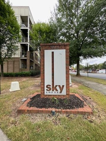 $1,900 | 898 Oak Street Southwest, Unit 3207 | West End