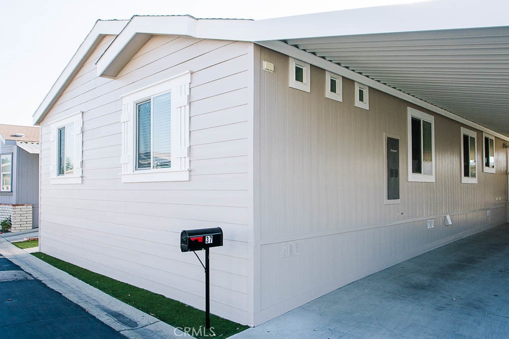 a front view of a house with garage