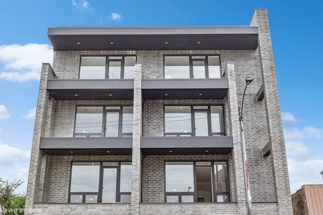 $645,000 | 5113 North Lincoln Avenue, Unit 303 | Ravenswood