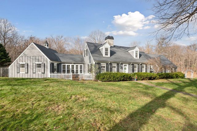 $1,150,000 | 4022 Hillcrest Road | Deephaven