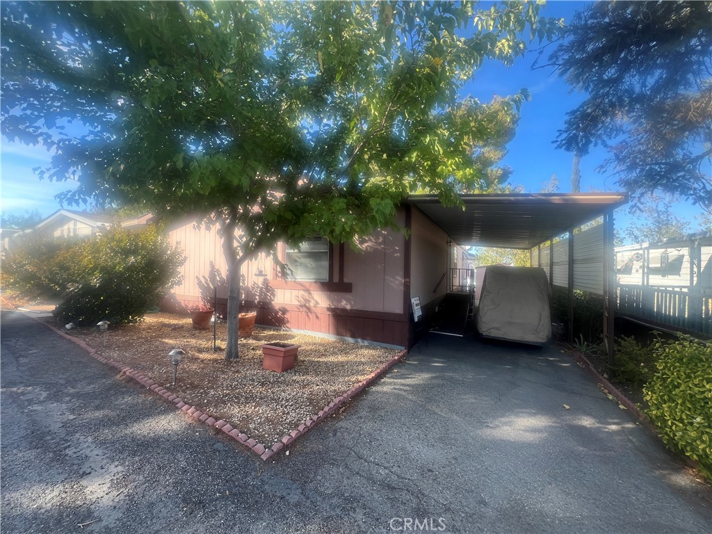 a view of a back yard of the house